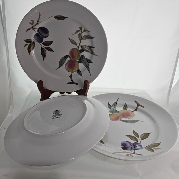 3 Royal Worcester Evesham Dinner Plates 10" fruits vegetables vtg colorful flaw - Picture 11 of 12